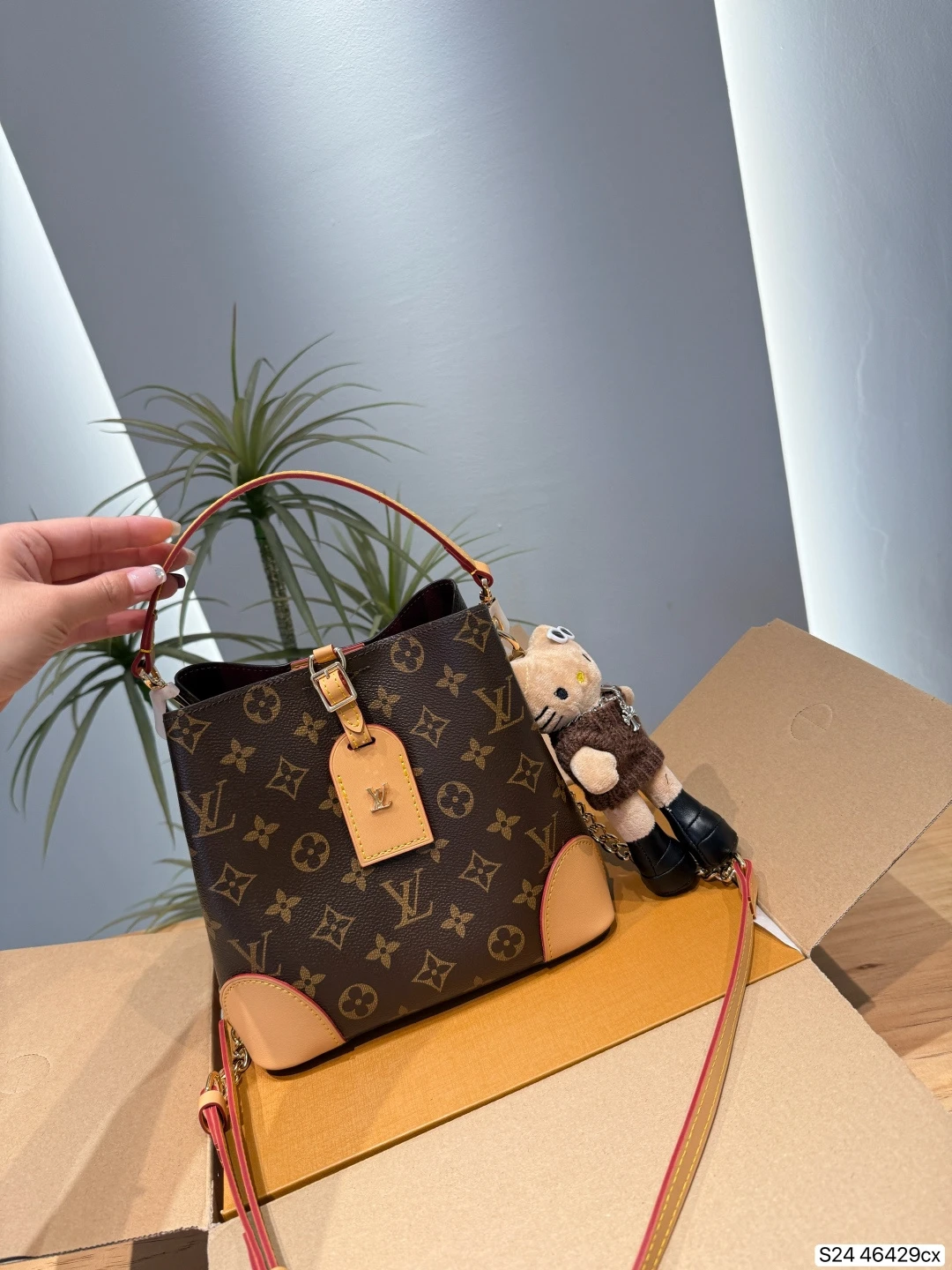 L Classic Monogram Canvas Bucket Bag - Bag Item